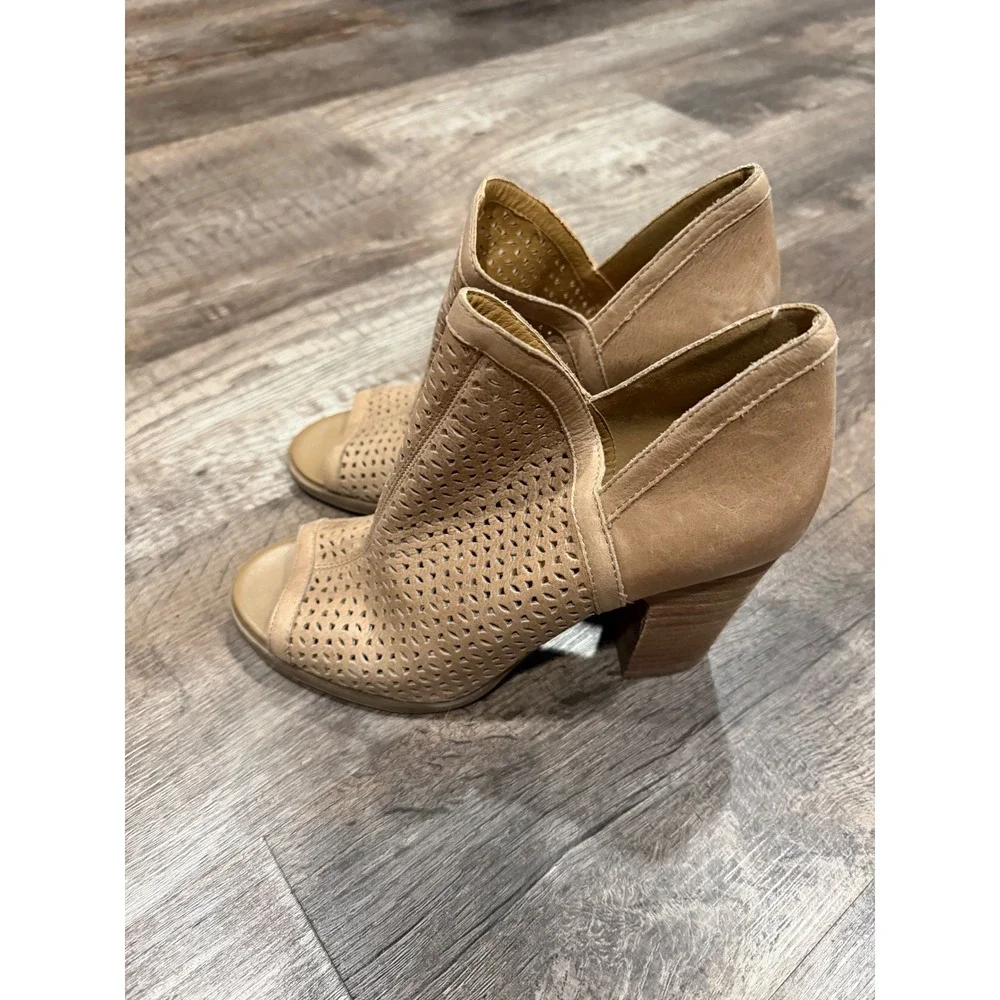 Lucky Brand Tan Perforated Leather Peep Toe Block Heel Booties Ankle Boots